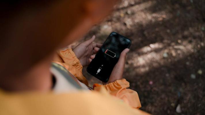 Non-replaceable batteries are bad news for the environment and consumers 
