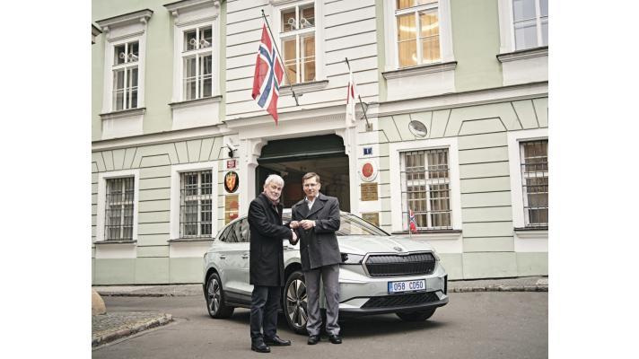 První ENYAQ iV v diplomatických službách, norské velvyslanectví sází na elektromobilitu