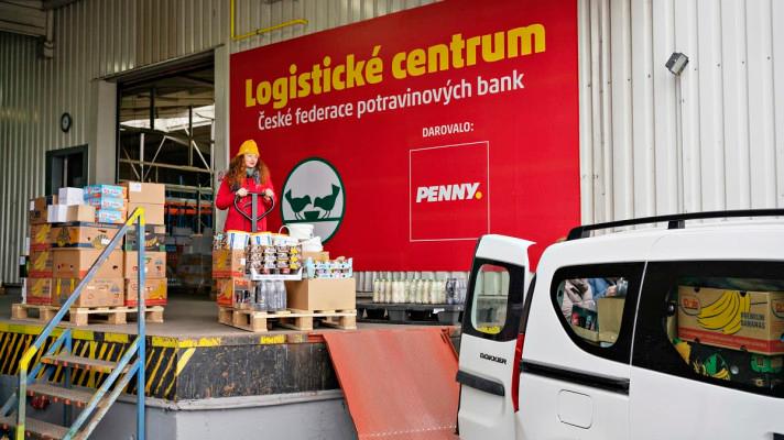 Potravinové banky pomohly o víkendu stovkám uprchlíků z Ukrajiny