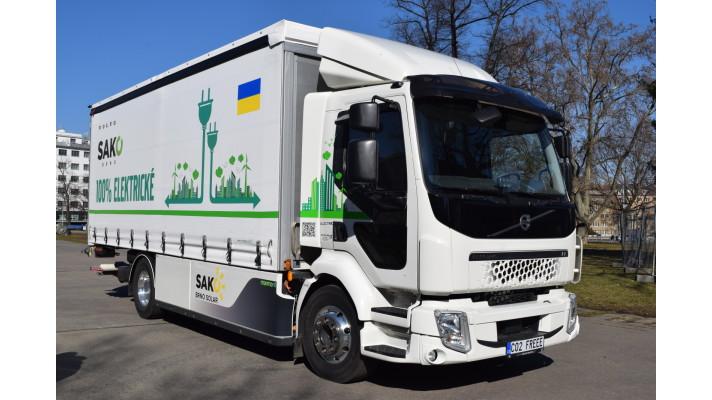 SAKO Brno testuje nákladní elektromobil. Zapojí jej do pomoci Ukrajině