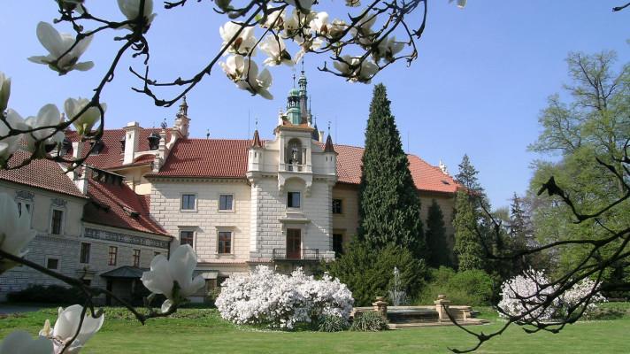 Hlavní sezóna v Průhonickém parku začíná 