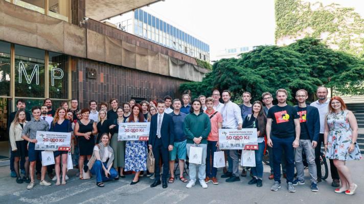3. ročník inovačního maratonu Nakopni Prahu ocenil recyklaci kávové sedliny z kaváren