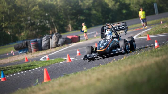 Monoposty Formule Student pohání český generátor elektřinou vyrobenou z vodíku