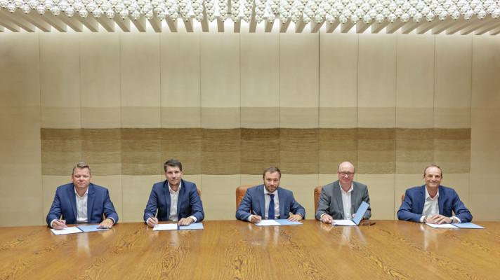 ŠKODA AUTO podepsala memorandum s Prahou a firmou PRE, pomůže rozvoji elektromobility v hlavním městě