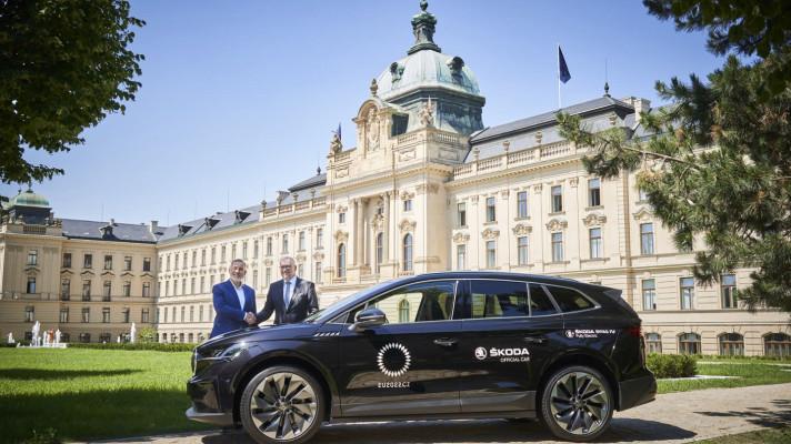 Vozy ŠKODA ENYAQ iV začínají sloužit Úřadu vlády ČR při českém předsednictví v Radě EU