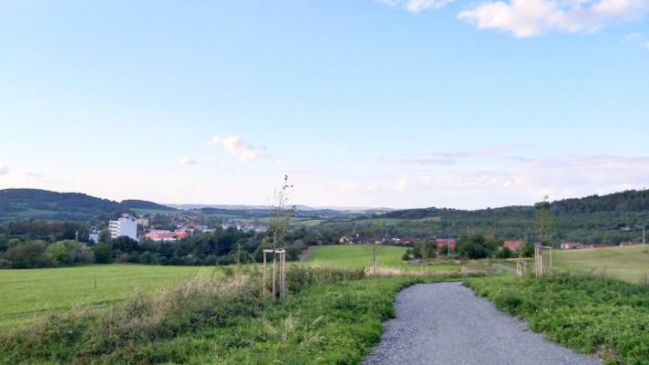 U Votic na Benešovsku se otevřela turistům nová kamenná vyhlídka