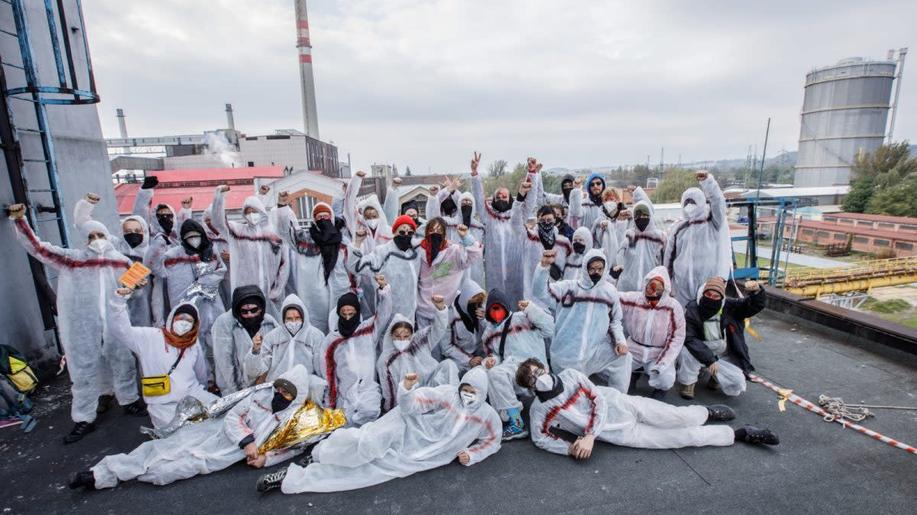 Ekologičtí aktivisté několik hodin protestovali v areálu koksovny v Ostravě