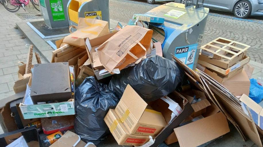 Použité krabice nemusí skončit v kontejnerech, řada obchodů je znovu využije