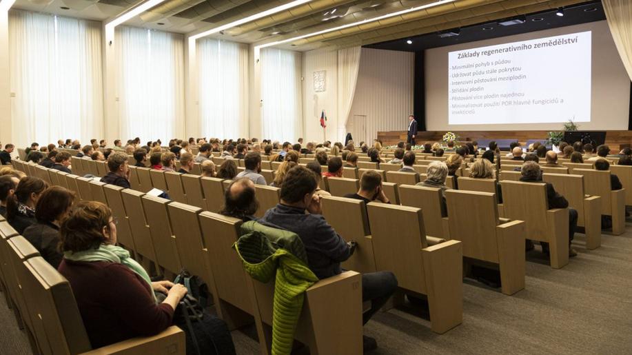 Druhý ročník konference Živá krajina byl o číslech, strategii EU, uhlíku i životě v půdě