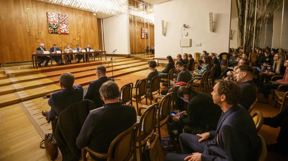 Energetická chudoba trápí až milion občanů Česka. Poslankyně a poslanci navrhli, jak ji řešit