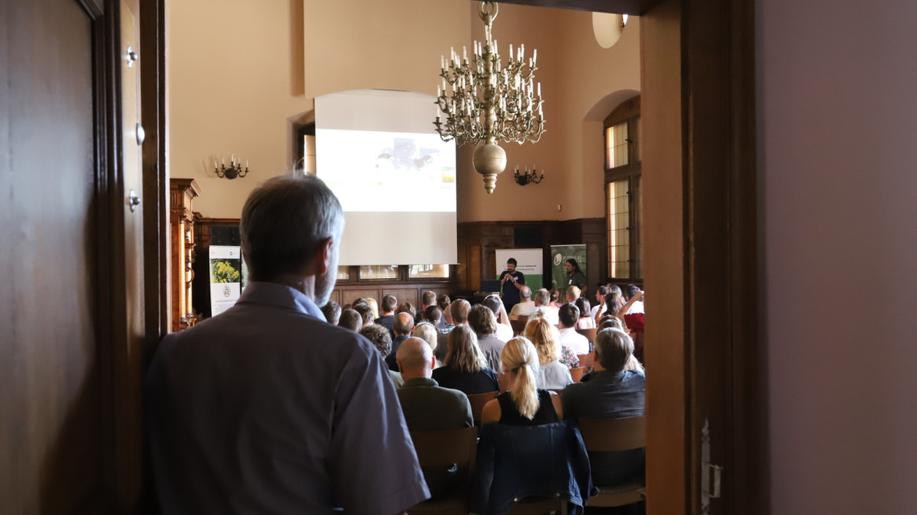 Když se věda snoubí s praxí: vznikla nová platforma k řešení problémů spojených s invazními druhy v ČR