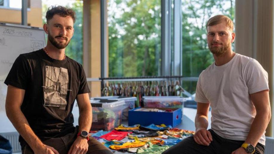 Oboustranné oblečení od Flipky lze nosit do města i do hor. Šetří životní prostředí i peněženku