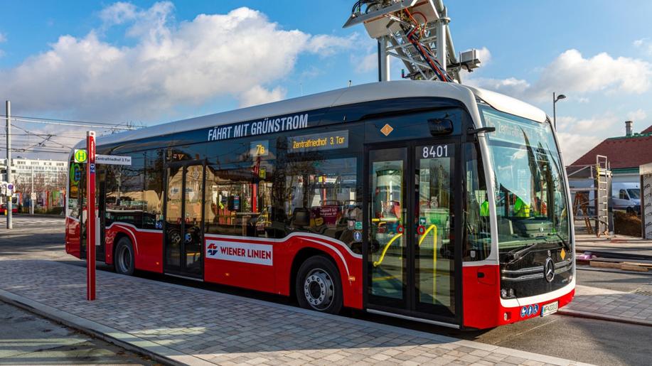 První z šedesáti nových elektrobusů už vozí Vídeňany