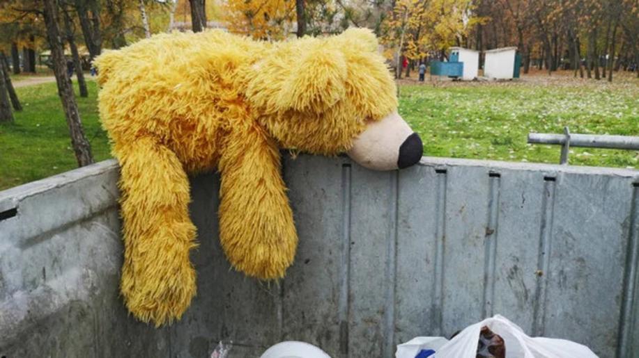 Medvěd na kokainu. Divoká zvířata jedí lidské odpadky, potraviny i drogy