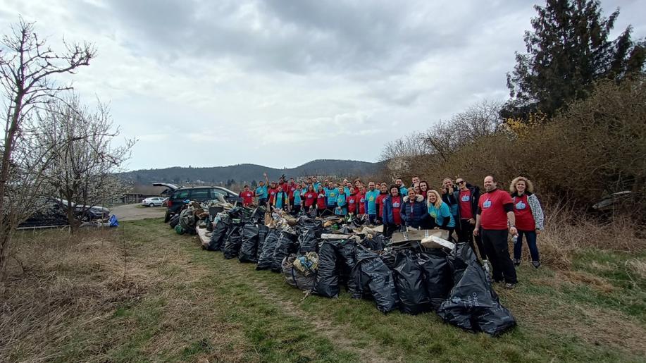 Do akce Ukliďme Česko se zapojilo 200 zaměstnanců E.ONu. Díky rekordní účasti sebrali přes 11 tun odpadu