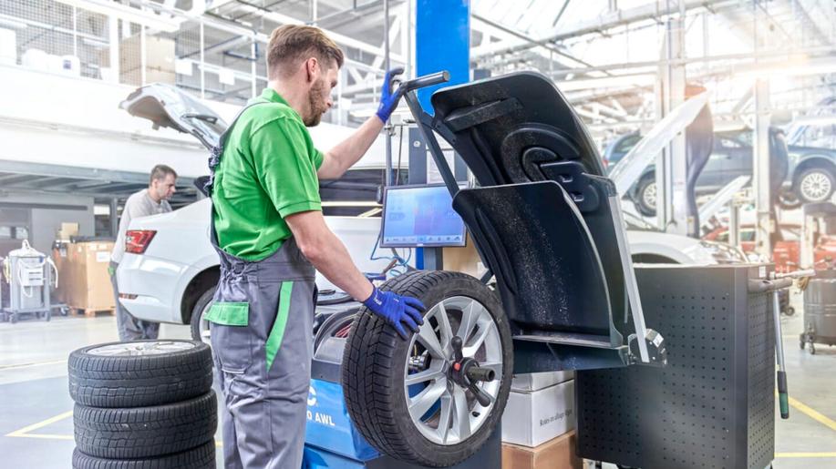 Sezona přezouvání pneumatik začíná: autorizované servisy Škoda už pozorují zvýšený zájem