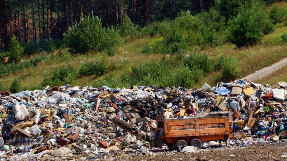 V Jablonci zlikvidovali černou skládku z 90.let, přišlo to na téměř 900.000 Kč