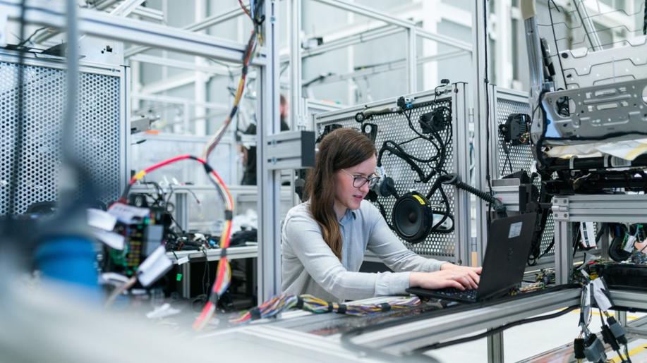 Konsolidační balíček má snížit i investice do technologií. Stát riskuje udržitelnost českého průmyslu