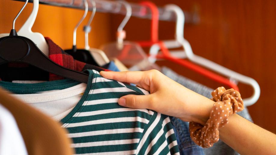 Trend v módním průmyslu přeje udržitelnému oblečení a nižší uhlíkové stopě