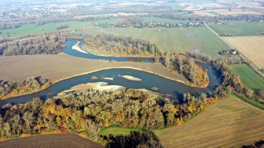 Ekozločin a trest od devadesátek po Bečvu: publikace zkoumá příběh České inspekce životního prostředí