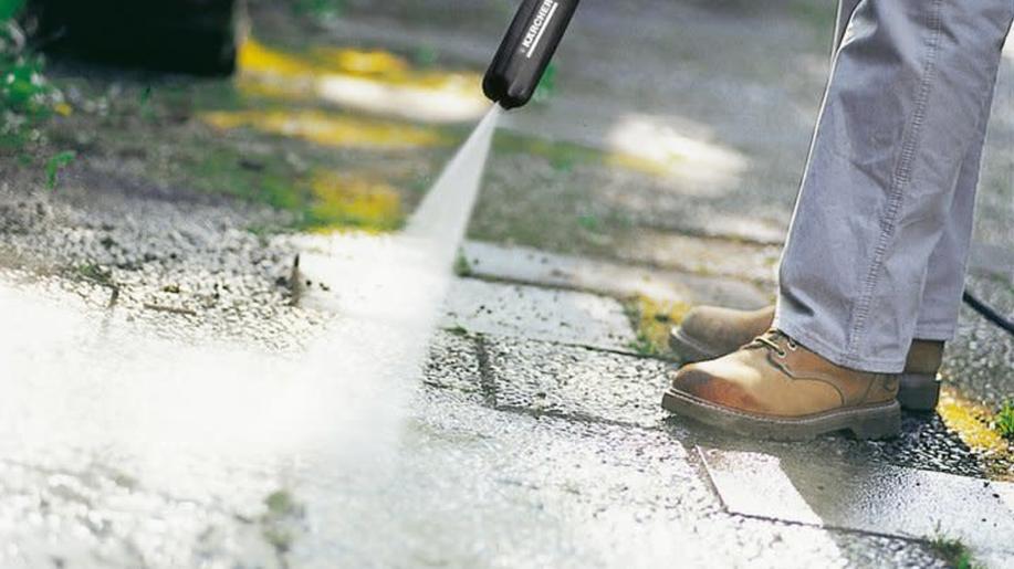 Plevel, který hyzdí a poškozuje veřejná prostranství i soukromé pozemky, není nutné ničit chemicky. To totiž ohrožuje zdraví, přírodu i podzemní vody