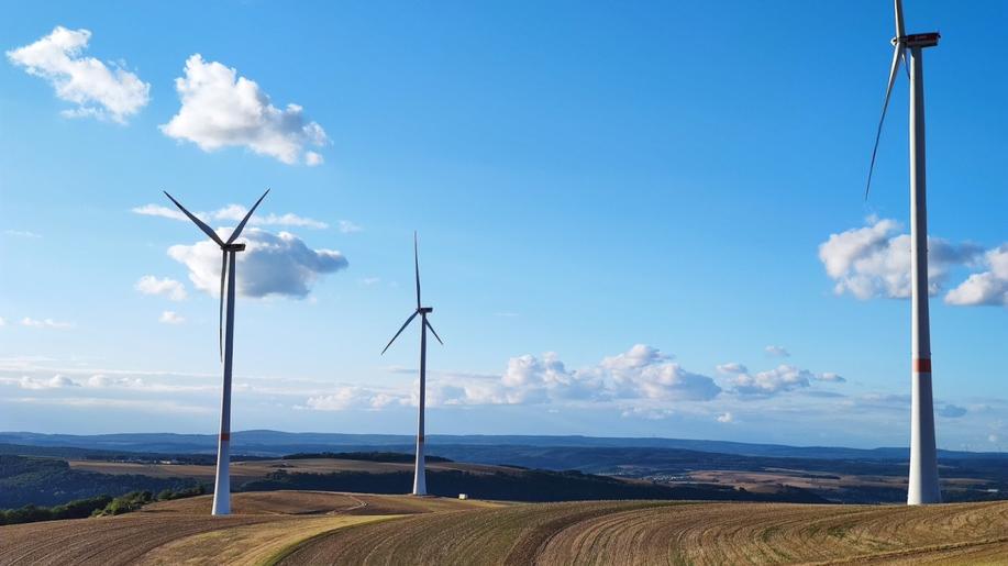 Za nižší emise nižší úrok. ČEZ uzavřel již třetí úvěr vázaný na ekologické ESG parametry: může čerpat až 2,5 miliardy korun od CaixaBank Za nižší emise nižší úrok. ČEZ uzavřel již třetí úvěr vázaný na ekologické ESG parametry: může čerpat až 2,5 miliardy korun od CaixaBank
