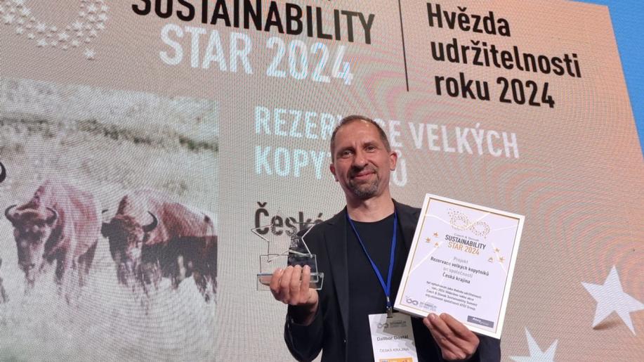 Rezervace velkých kopytníků u Milovic se stala Hvězdou udržitelnosti roku 2024 pro Českou a Slovenskou republiku Rezervace velkých kopytníků u Milovic se stala Hvězdou udržitelnosti roku 2024 pro Českou a Slovenskou republiku
