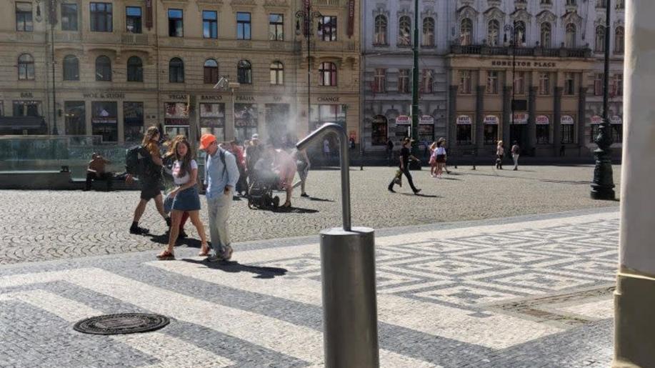 Praha 1 pokračuje v instalaci mlžících zařízení pro ochranu před vysokými teplotami
