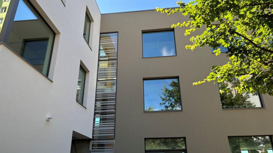 Nová budova EKO GYMNÁZIA BRNO zkolaudována. Do moderní školy v září nastoupí 310 studentů