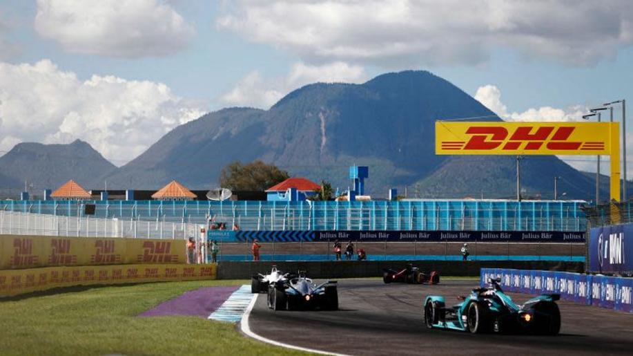 Deset let společného závodění: DHL a Formule E uzavírají sezónu v Londýně
