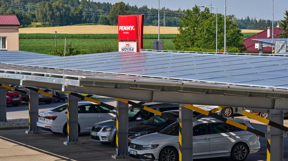PENNY má v Počátkách největší veřejnosti přístupné solární parkoviště v Česku