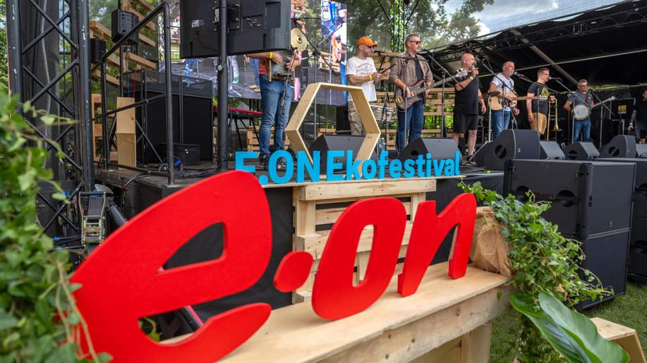 E.ON v číslech - 33% E.ON v číslech - 33%