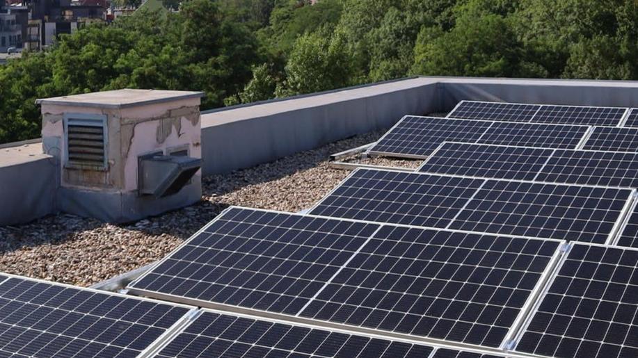 Hlavní město pokračuje ve výstavbě fotovoltaických elektráren na městských budovách