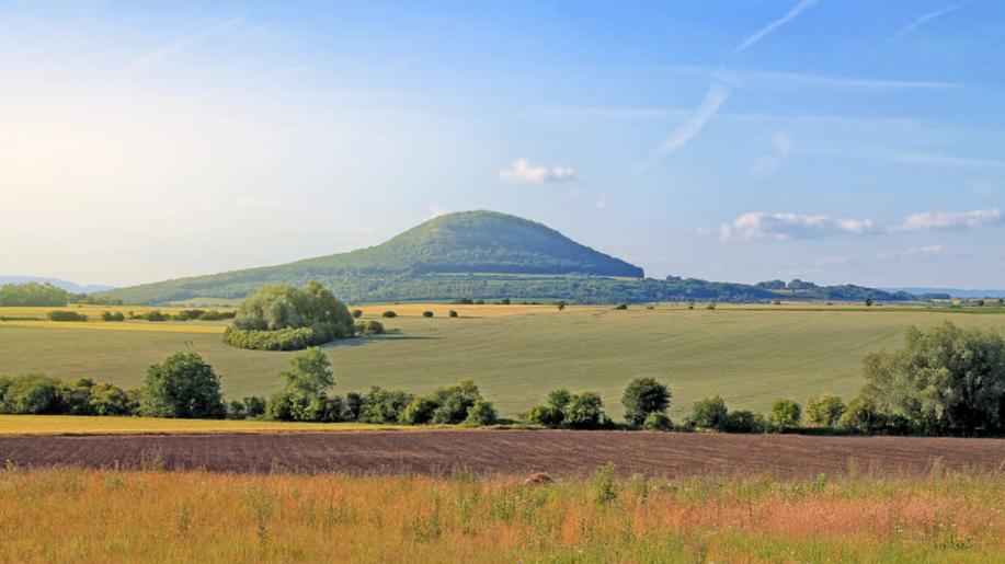 Říp je podle vědců pozůstatkem lávového jezera vzniklého při erupci vulkánu