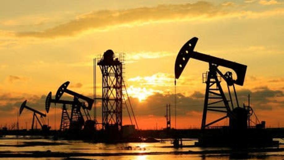 EU navrhuje úplný zákaz dovozu ruského plynu a ropy do konce roku 2027