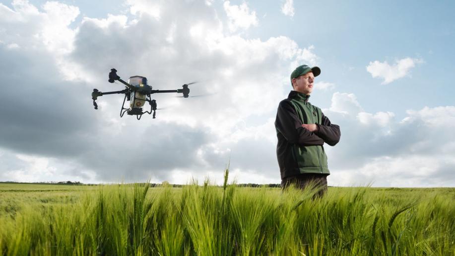 Inovativní způsob ochrany zemědělských plodin před zvěří. Česká firma aplikuje pachové odpuzovače pomocí dronů