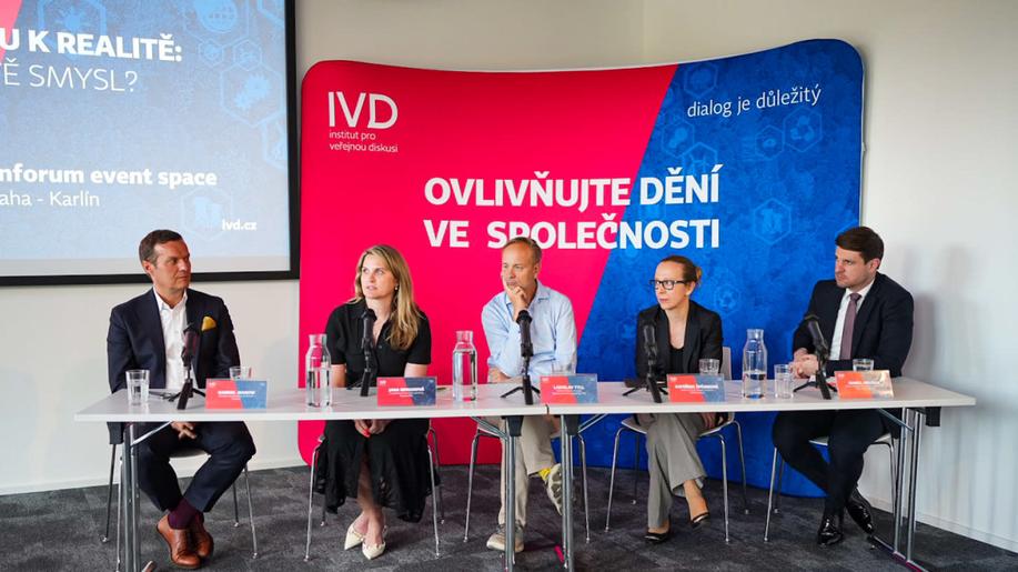 Zatímco regulace ESG reportingu se zmírňuje a řada firem z něj vypadne, investoři ho považují za stále důležitější