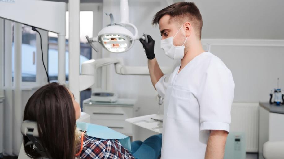 Ekologie zubařině sluší: 97,1 % postgraduálů věří v udržitelné dentální materiály