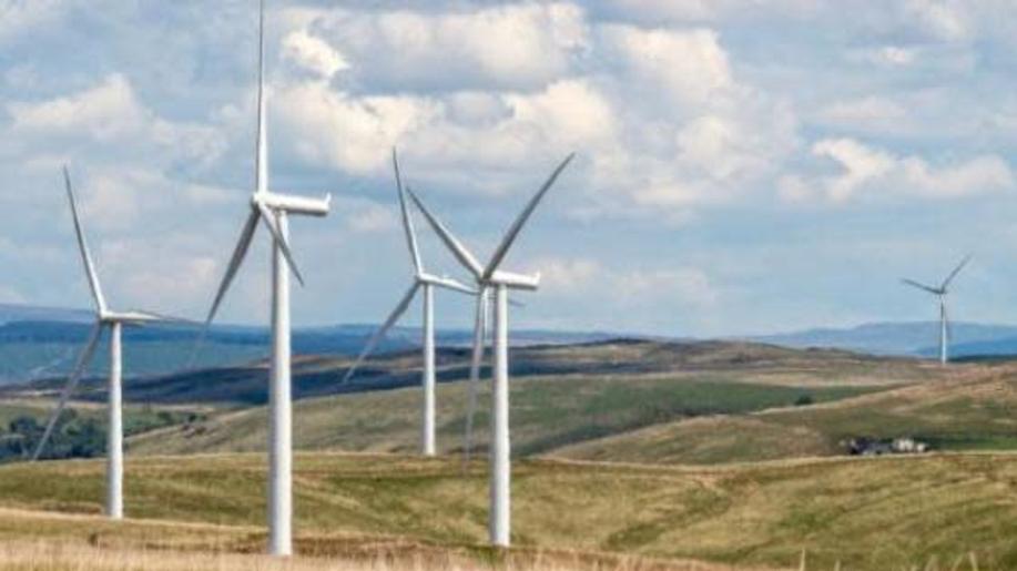 Zákon o rychlejší a snazší výstavbě solárních a větrných elektráren míří do Senátu