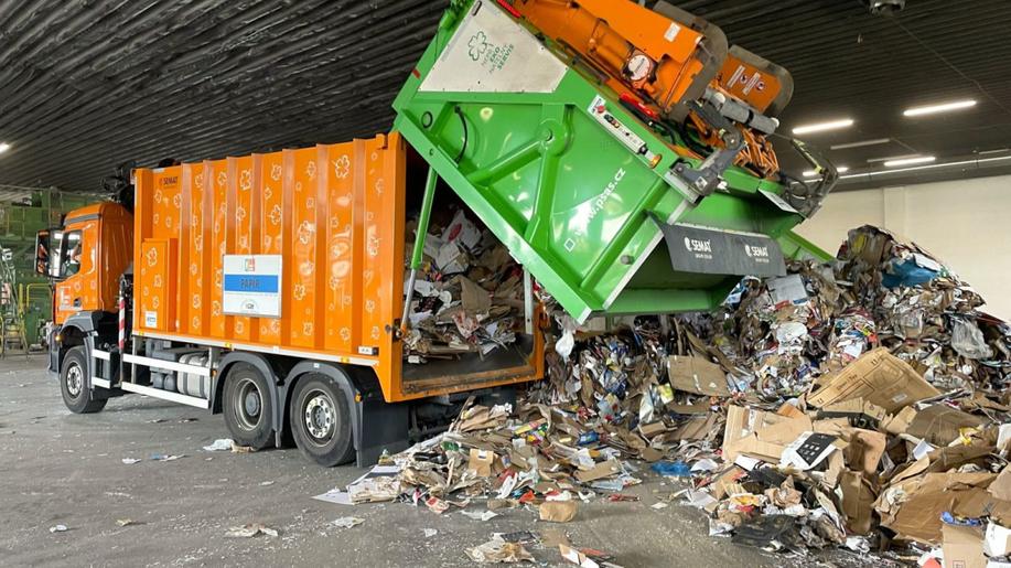 Třiďme společně papír ještě lépe, vyzývají Pražské služby