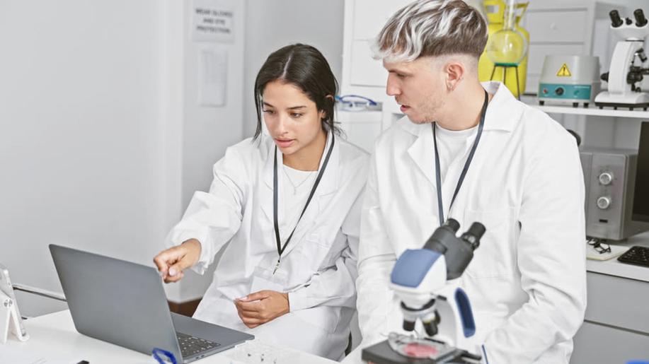 Zlínští vědci zjišťují, jak ze směsného plastu mechanicky vyrobit elektřinu