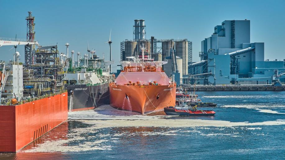 LNG terminál v nizozemském Eemshavenu slaví tři roky. Připlulo do něj 64 lodí s plynem určeným pro Česko. Většinou z USA, žádná z Ruska
