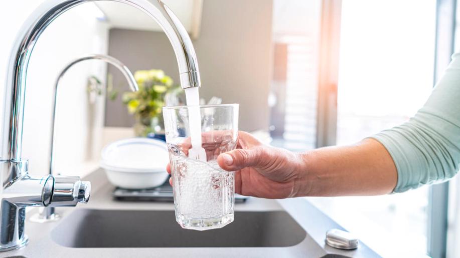 Češi věří kohoutkové. V Praze ji pije 9 z 10 lidí, většina bez filtru