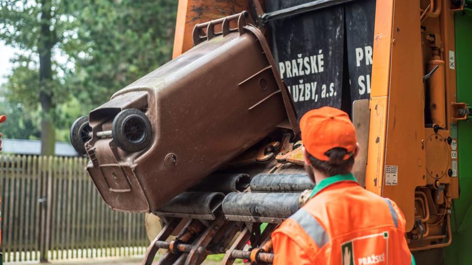 Třiďme společně rostlinný bioodpad ještě lépe, vyzývají Pražské služby. Může se stát cenným hnojivem