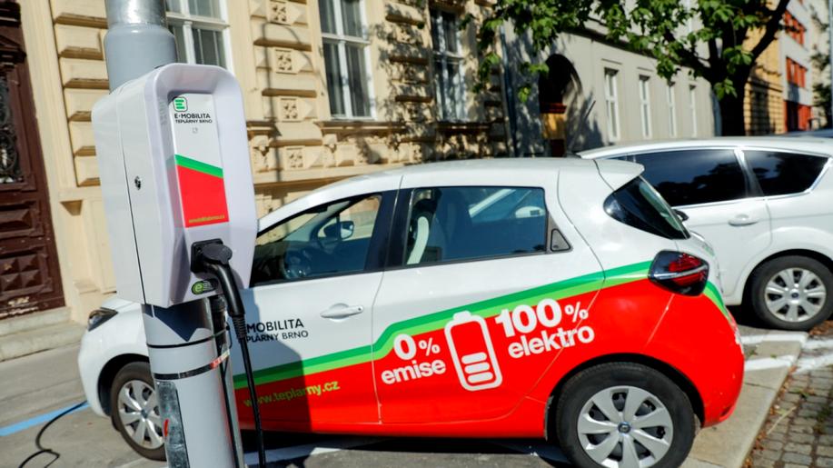 Brno má dobíjecí stanici pro elektromobily umístěnou ve stožáru lampy
