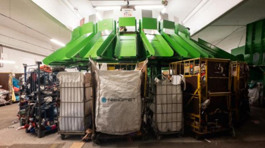Na podporu recyklace textilu jde 80 milionů korun. Nová dotační výzva cílí na navýšení kapacit a omezení skládkování