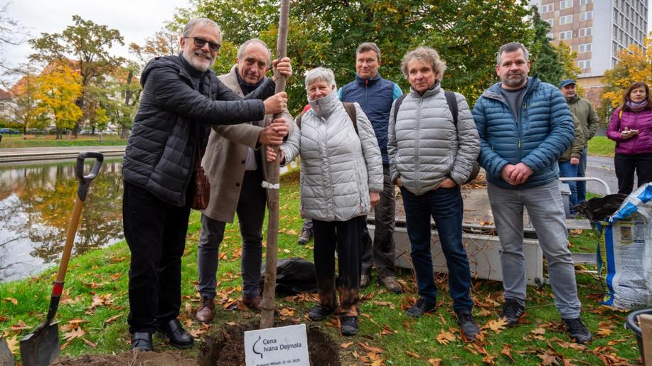 Cenu Ivana Dejmala převzal ekolog a právník Svatomír Mlčoch
