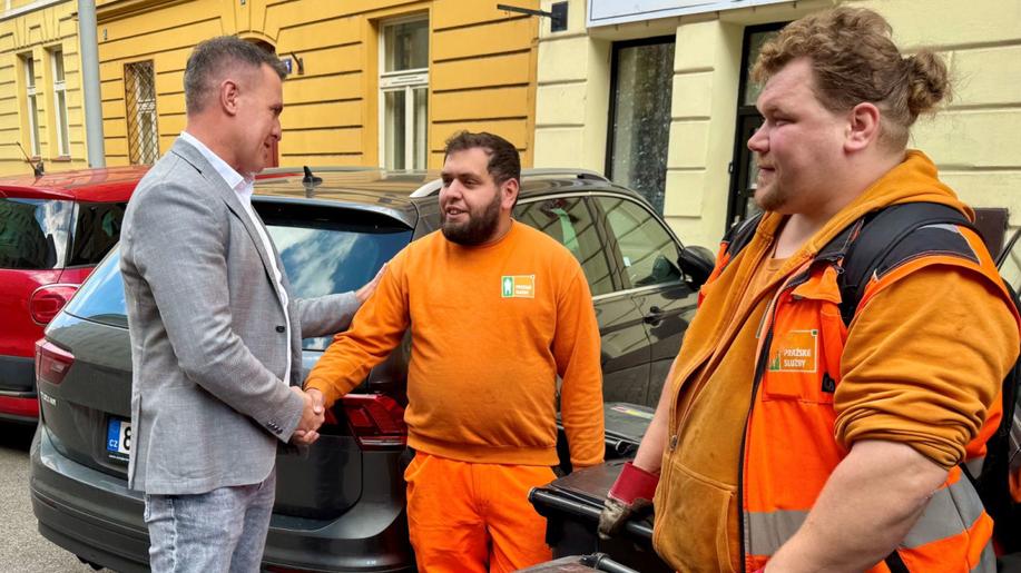 Respekt, obdiv, uznání. Pražské služby děkují kolegyním a kolegům v terénu, kteří denně udržují hlavní město čisté a uklizené