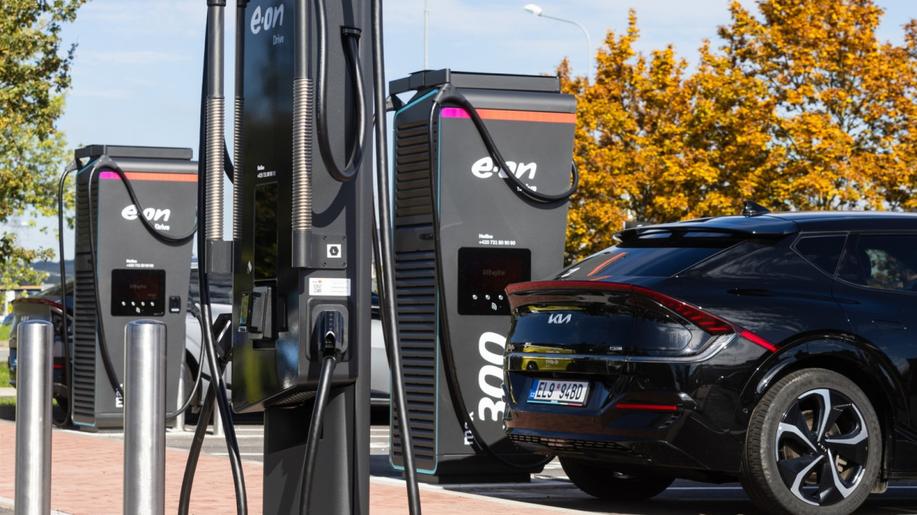 Za devět měsíců letošního roku odebrali řidiči v síti E.ON Drive o 40 % více energie než za celý minulý rok