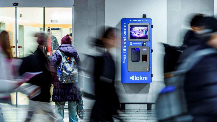 Tři litry filtrované vody za 1 Kč: Lokni zjednodušuje tarify a zlevňuje